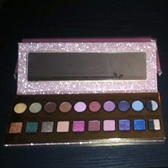 Too Faced Limited Edition Then & Now Palette - Picture 3 of 3